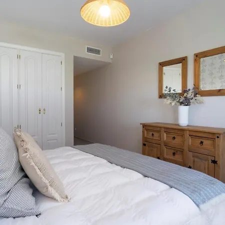 First-class Family Community. Chic Design King Bed Lejlighed