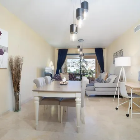 First-class Family Community. Chic Design King Bed Lejlighed Estepona