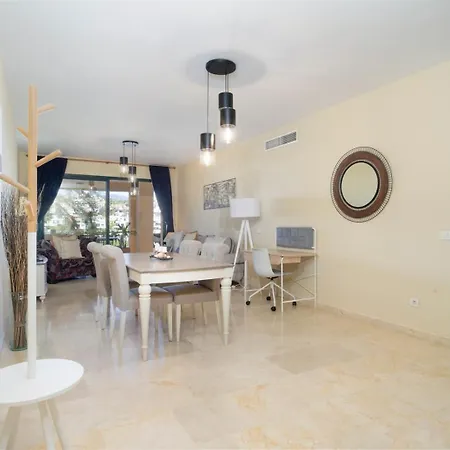 First-class Family Community. Chic Design King Bed Lejlighed Estepona
